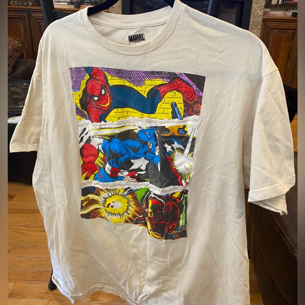 Marvel - cream tshirt - 2XL (#87)